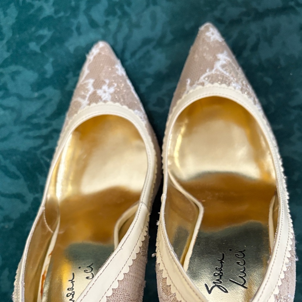 Elegant Lace Pointed-Toe Pump in Ivory - Picture 4 of 5